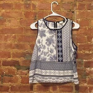 Cute Top with zipper on back!